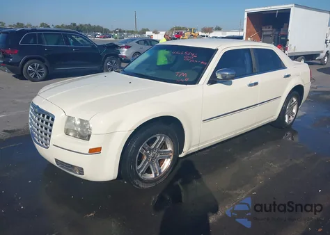 2010 Chrysler 300 Touring z USA, uszkodzony, nr VIN 2C3CA4CD5AH329357